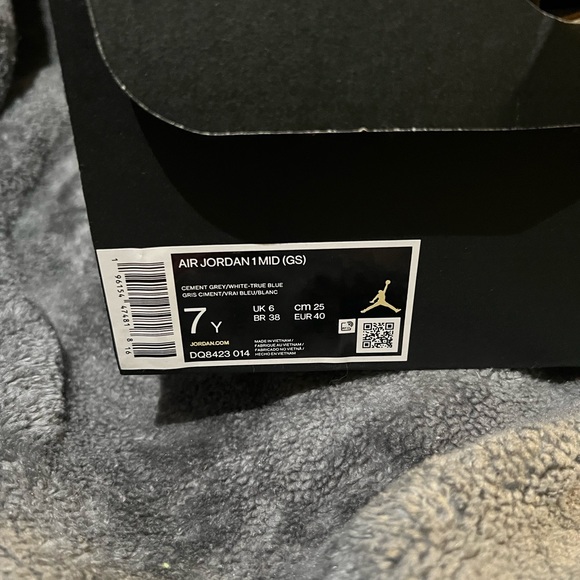 NIKE AIR JORDAN 1 MID GS - Picture 4 of 8